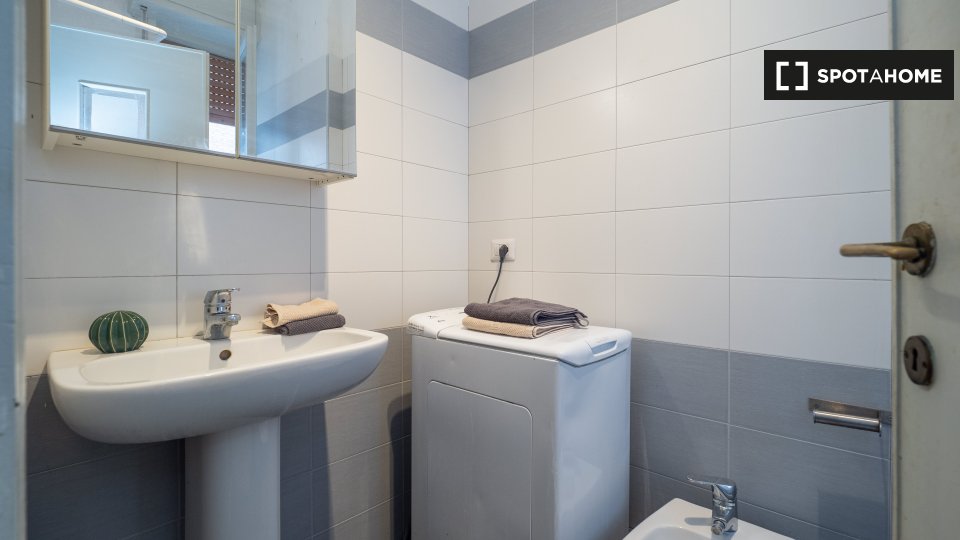 Immagine 18 di Camera condivisa in affitto  in Via Fratelli Rosselli a Milano