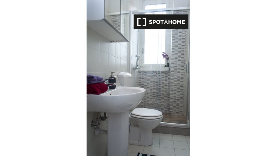 Immagine 9 di Camera condivisa in affitto  in Via Aldo Barbaro a Torino