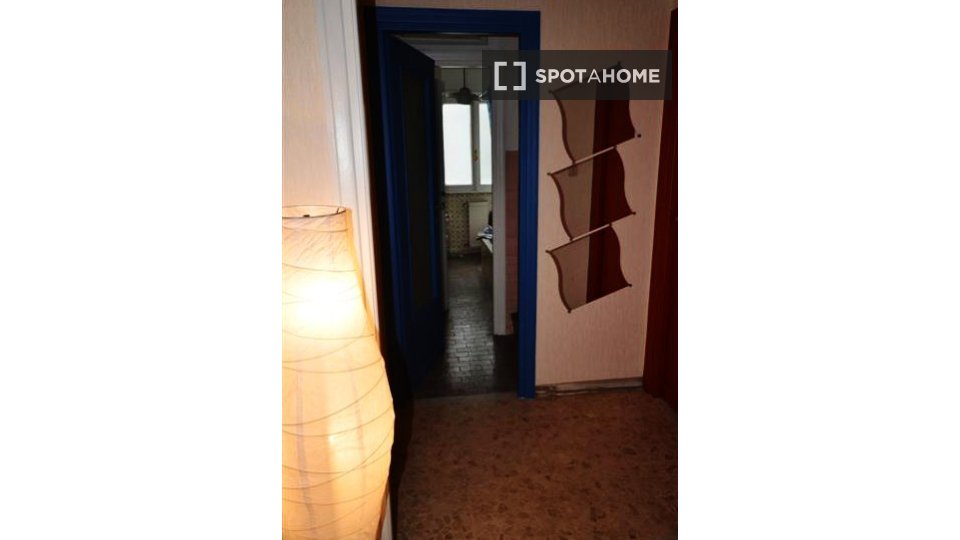 Immagine 9 di Camera condivisa in affitto  in Via Antonio Raimondi a Roma