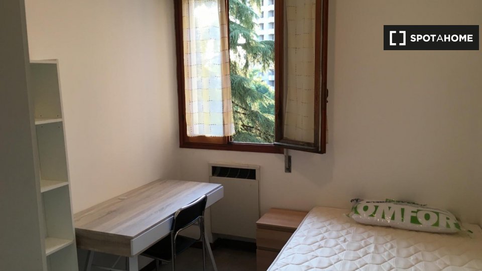 Immagine 1 di Camera condivisa in affitto  in Via Luigi Vestri a Bologna