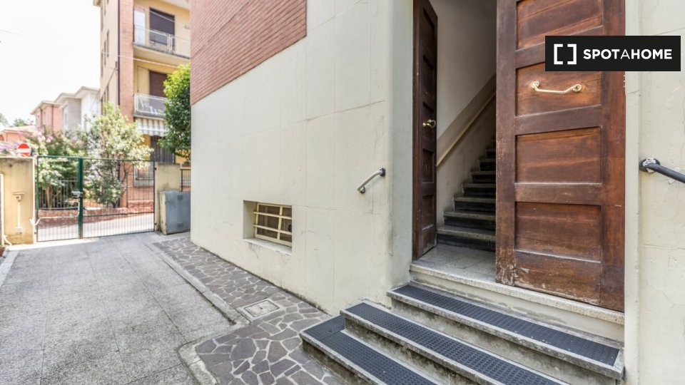 Immagine 10 di Camera condivisa in affitto  in Via Bambaglioli Graziolo a Bologna