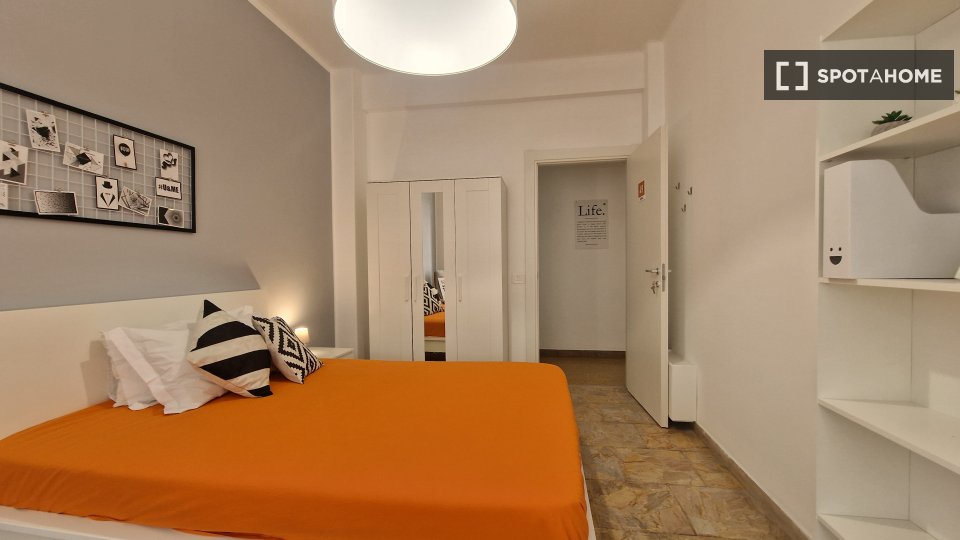 Immagine 16 di Camera condivisa in affitto  in Lungotevere di Pietra Papa a Roma