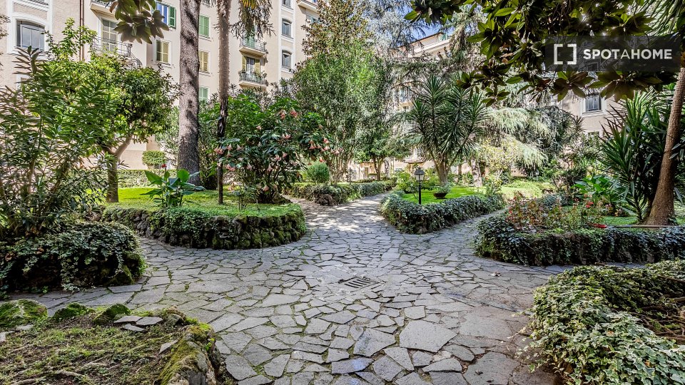 Immagine 17 di Ufficio in affitto  in Via Chiana a Roma