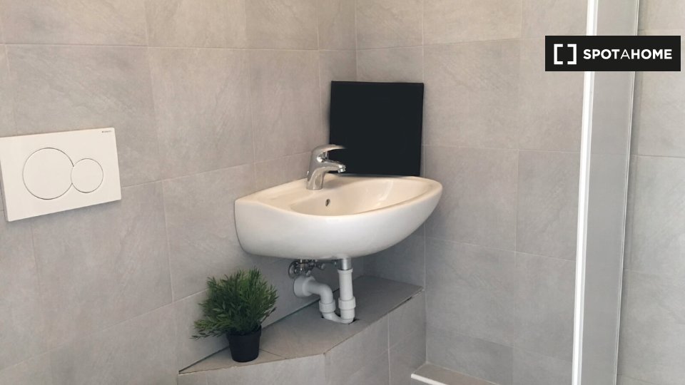 Immagine 8 di Camera condivisa in affitto  in Via Marsala a Trento