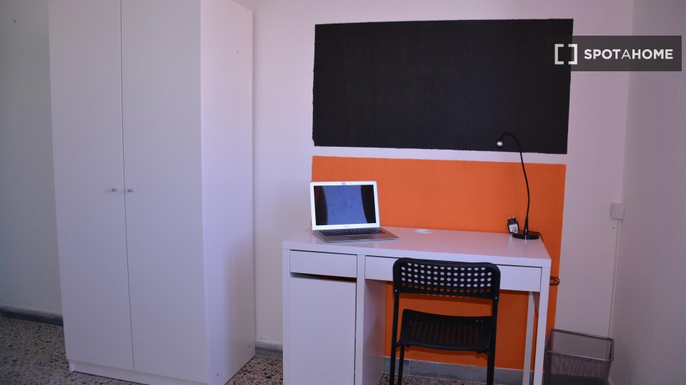 Immagine 12 di Camera condivisa in affitto  in Via Ingurtosu n a Cagliari