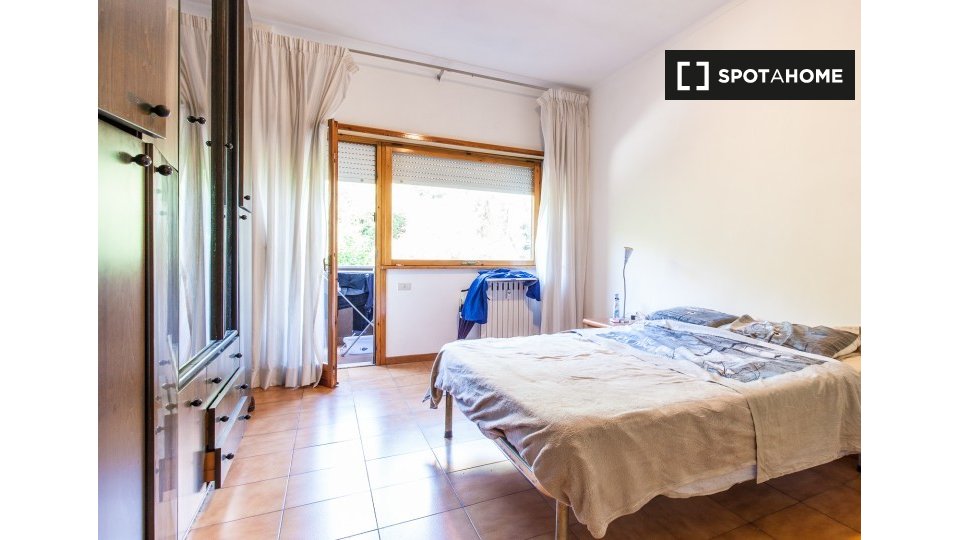 Immagine 18 di Camera condivisa in affitto  in Via Tiberio Imperatore, 00145 Roma RM, Italy a Roma