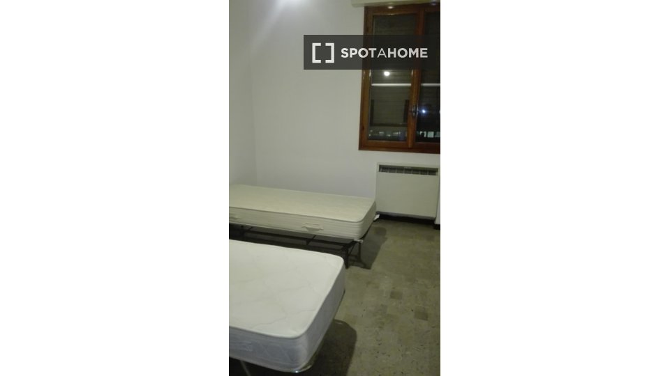 Immagine 16 di Camera condivisa in affitto  in Via Luigi Vestri a Bologna