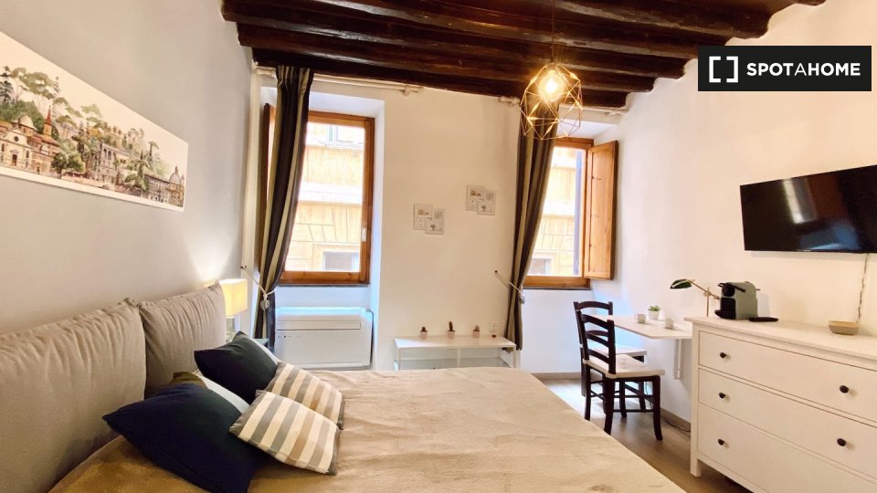 Immagine 3 di Ufficio in affitto  in Via di Gesù e Maria a Roma