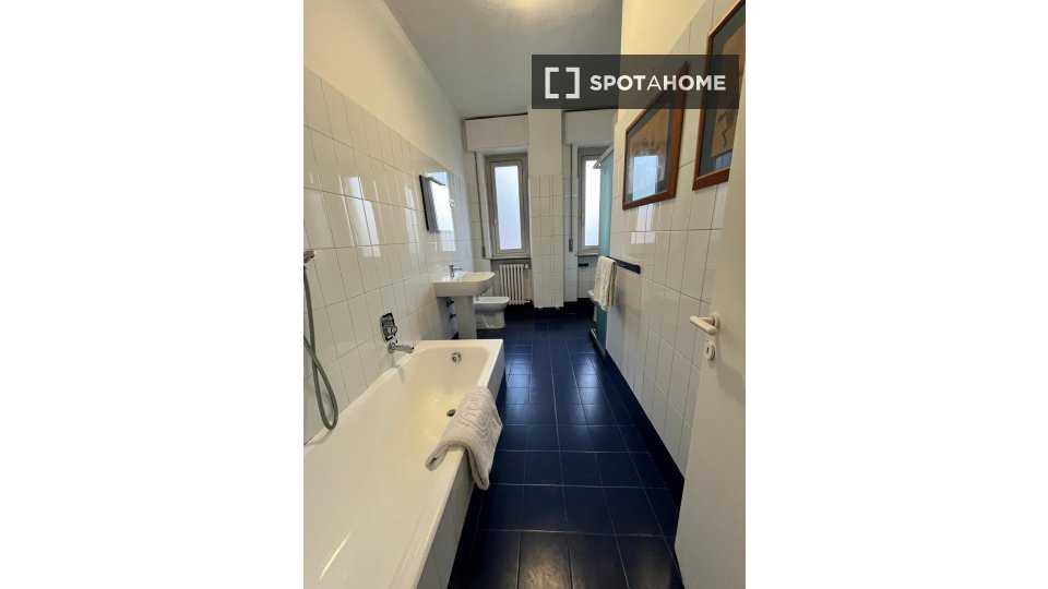 Immagine 8 di Camera condivisa in affitto  in Giovanni Maria a Milano