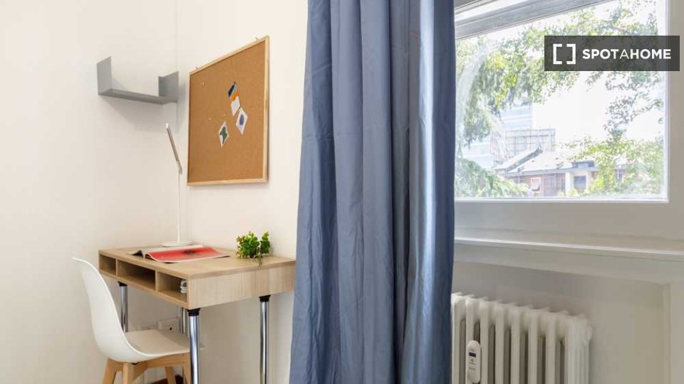 Immagine 16 di Camera condivisa in affitto  in Viale Renato Serra a Milano