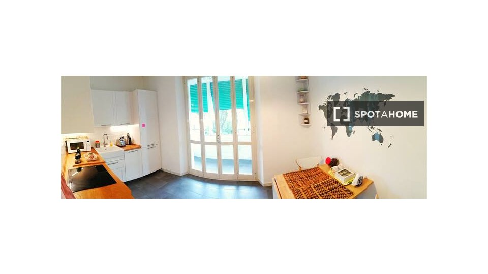 Immagine 8 di Camera condivisa in affitto  in Via dei Monti Lepini a Roma