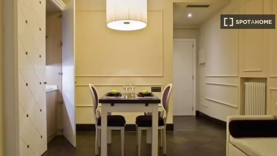 Immagine 2 di Camera condivisa in affitto  in Via dei Brunelleschi a Firenze