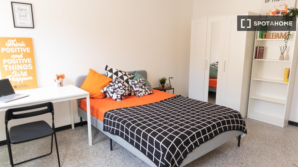 Immagine 1 di Camera condivisa in affitto  in Via Dante a Cagliari