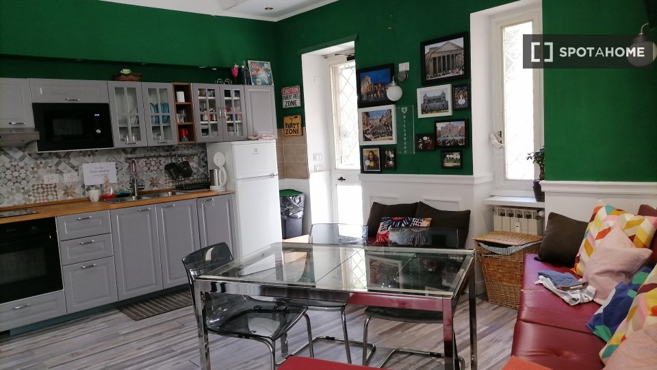 Immagine 9 di Camera condivisa in affitto  in V.le Leonardo da Vinci a Roma