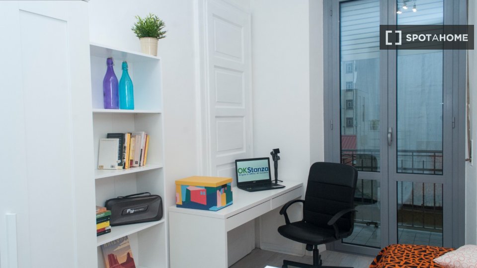 Immagine 1 di Camera condivisa in affitto  in Piazza Tancredi Galimberti a Torino
