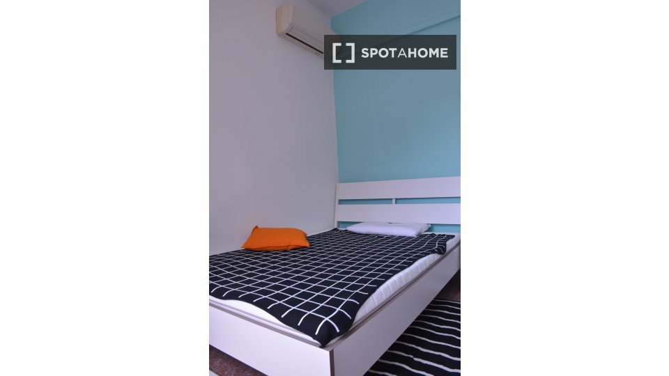 Immagine 3 di Camera condivisa in affitto  in Via dei Giudicati n a Cagliari