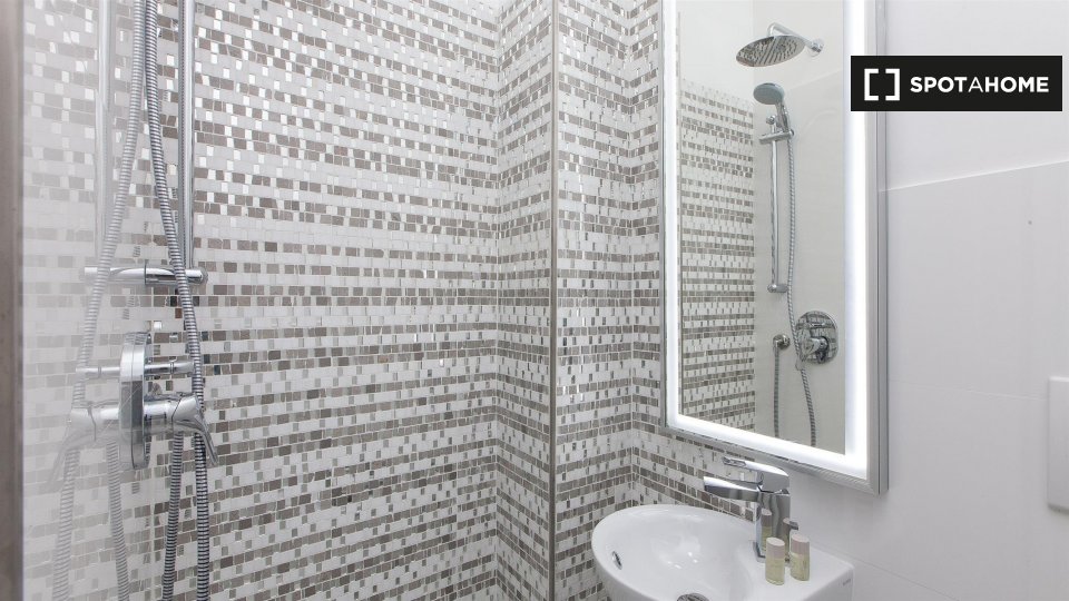 Immagine 19 di Appartamento in affitto  in Via Cesare Battisti a Roma