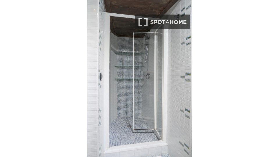 Immagine 9 di Camera condivisa in affitto  in Via Enrico Pessina n. a Napoli