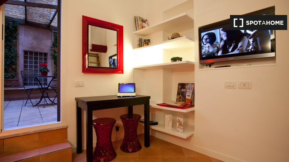 Immagine 5 di Ufficio in affitto  in Via Frangipane, 00184 Roma RM, Italy a Roma