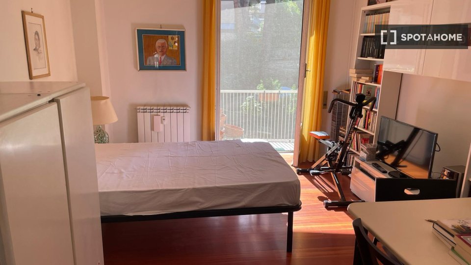 Immagine 2 di Camera condivisa in affitto  in Via Emilio de Marchi a Roma