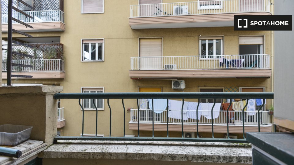 Immagine 7 di Camera condivisa in affitto  in Via Livorno, 00162 Roma RM, Italy a Roma