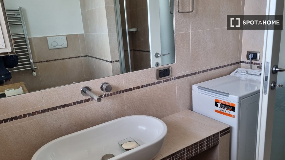 Immagine 16 di Appartamento in affitto  in Via Montesilvano a Roma