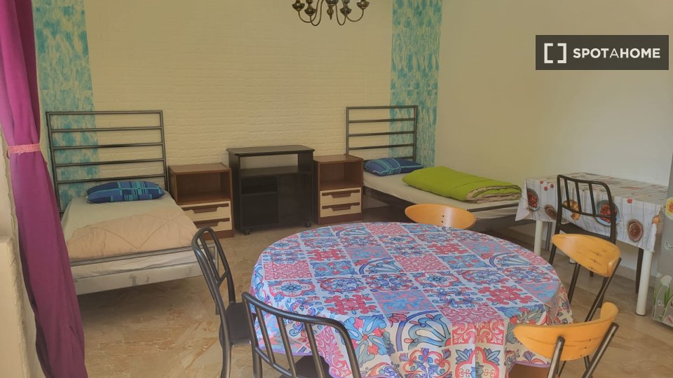 Immagine 2 di Camera condivisa in affitto  in Via Luciano Manara a Padova