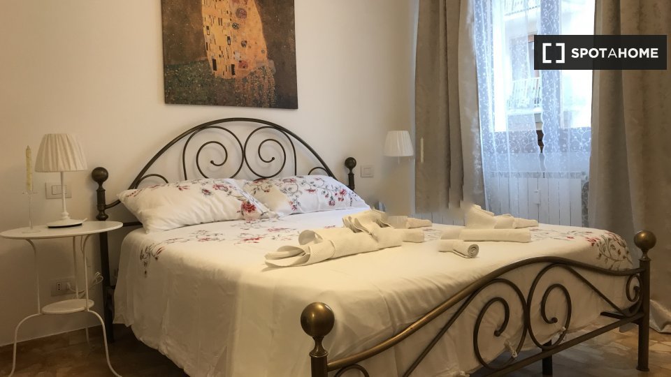 Immagine 1 di Camera condivisa in affitto  in Via Giacomo Carissimi a Firenze