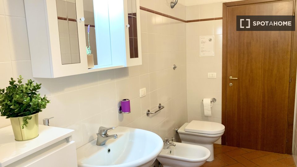 Immagine 8 di Camera condivisa in affitto  in VIA S. ANTONINO (2) a Firenze