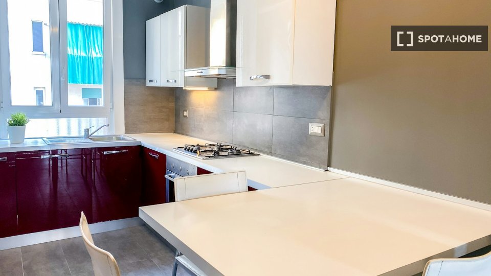 Immagine 12 di Camera condivisa in affitto  in Via Democrito a Milano