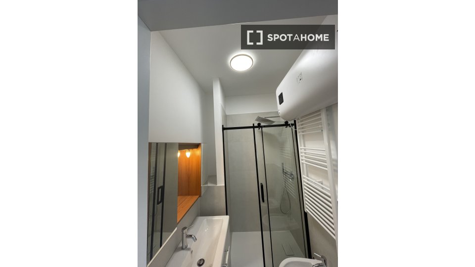 Immagine 10 di Ufficio in affitto  in Via Giambellino a Milano