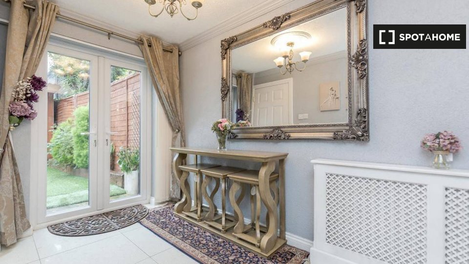 Immagine 17 di Ufficio in affitto  in Watford General Suites GFF Apartment a Watford