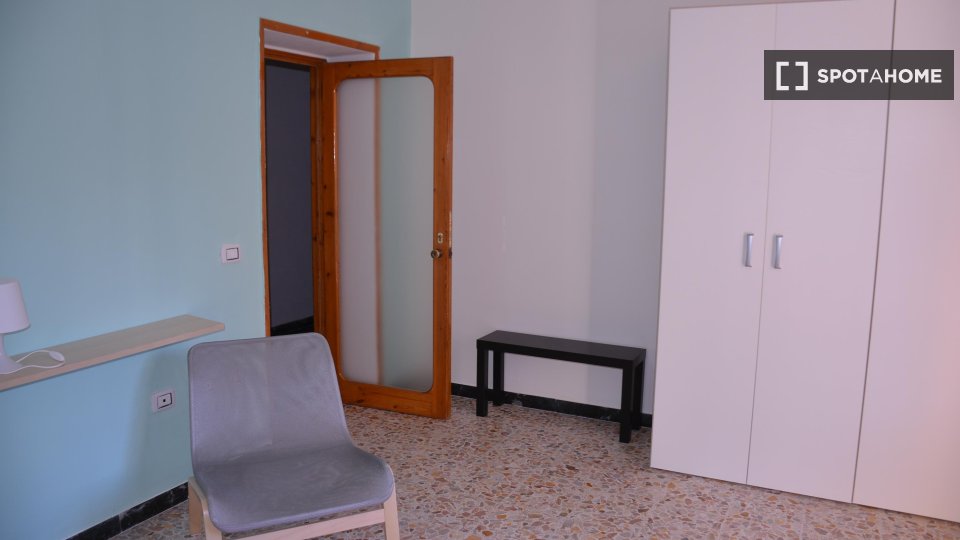 Immagine 13 di Camera condivisa in affitto  in Via Lombardia a Cagliari