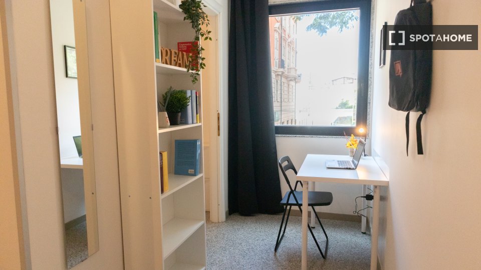 Immagine 19 di Camera condivisa in affitto  in Via Dante a Cagliari