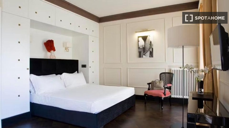 Immagine 10 di Camera condivisa in affitto  in Via dei Brunelleschi a Firenze