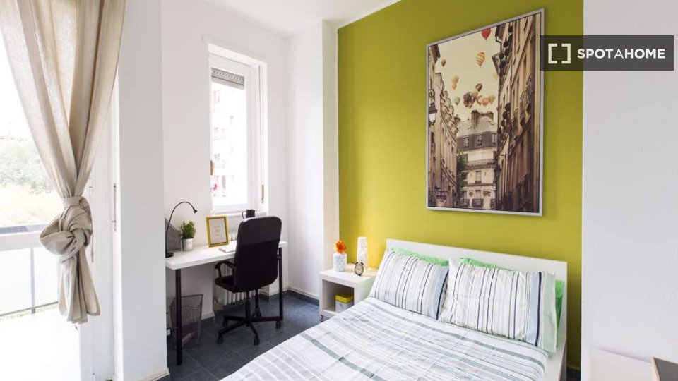 Immagine 1 di Camera condivisa in affitto  in Via dei Mandorli Milan a Monza