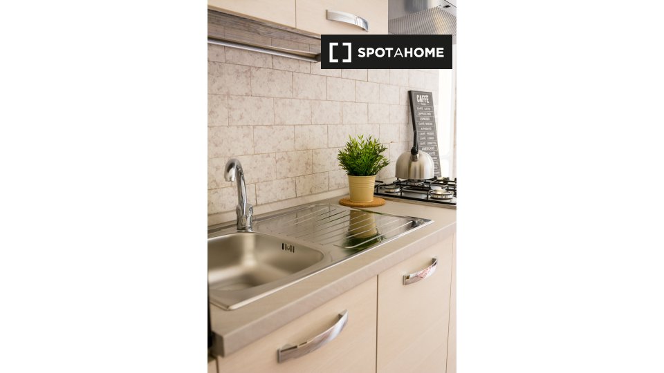 Immagine 16 di Camera condivisa in affitto  in Via S Paolo a Torino