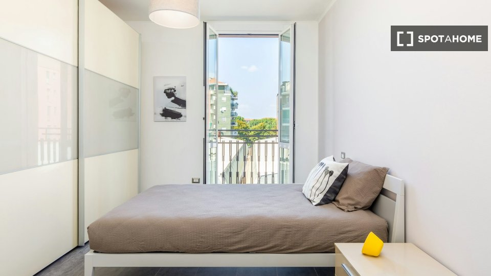 Immagine 1 di Camera condivisa in affitto  in Via Democrito a Milano