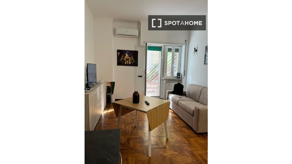 Immagine 2 di Appartamento in affitto  in V. Aurelia a Roma