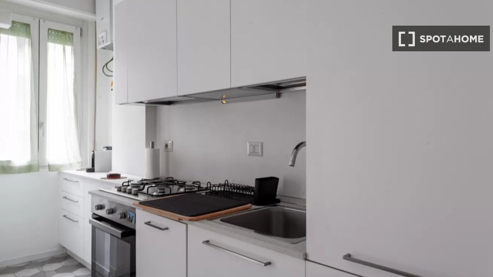 Immagine 5 di Appartamento in affitto  in Via Lario a Milano