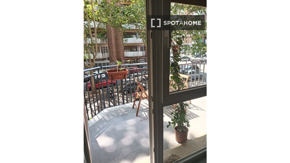 Immagine 18 di Camera condivisa in affitto  in Via Ippolito Nievo a Roma