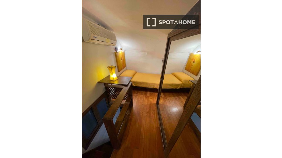 Immagine 19 di Appartamento in affitto  in Vico dei Pellegrini a Napoli