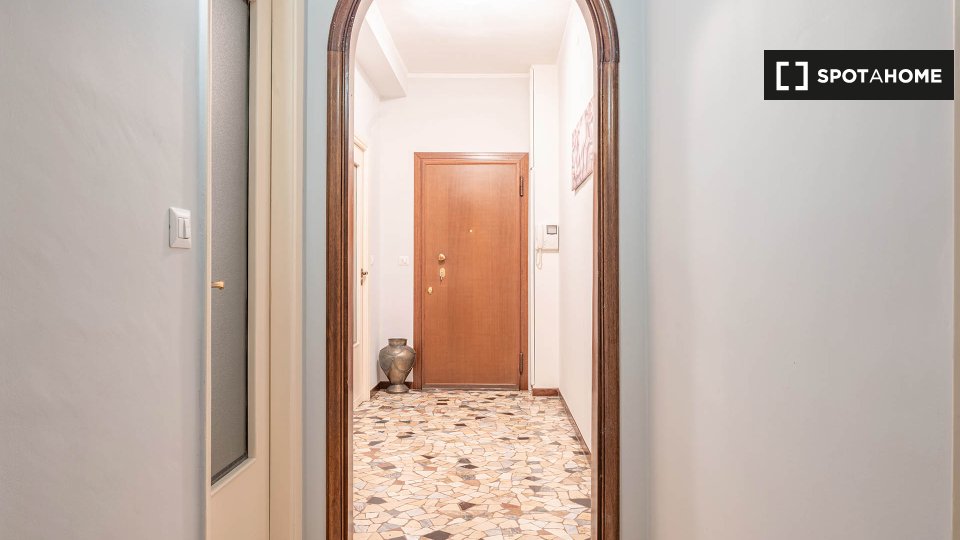 Immagine 15 di Camera condivisa in affitto  in Via Angera a Milano
