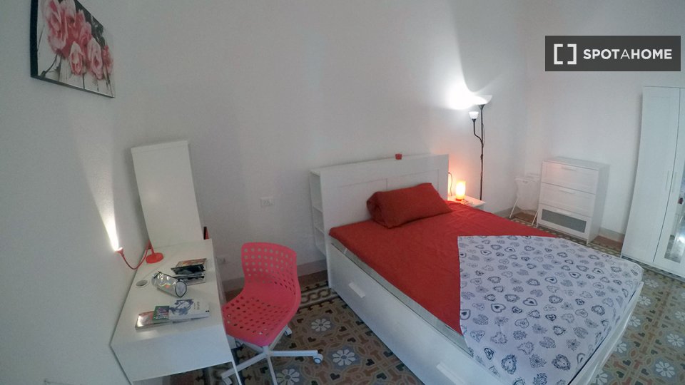 Immagine 6 di Camera condivisa in affitto  in Via Zara a Firenze
