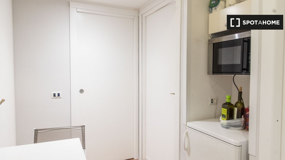 Immagine 2 di Camera condivisa in affitto  in Largo Francesco Anzani a Roma