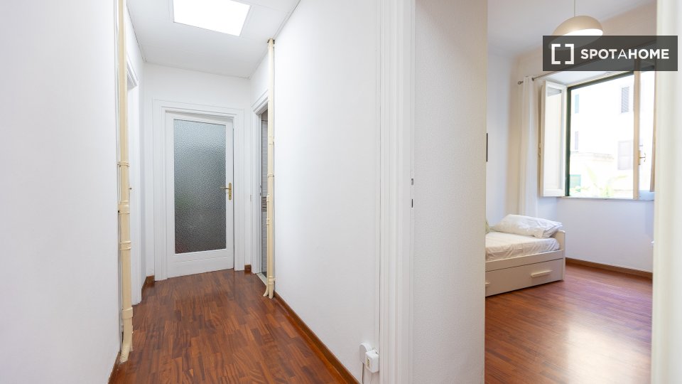 Immagine 5 di Appartamento in affitto  in Via Faleria a Roma