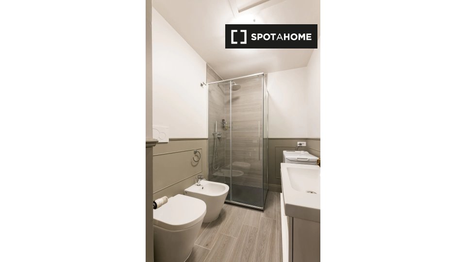 Immagine 4 di Appartamento in affitto  in Via della Frezza a Roma