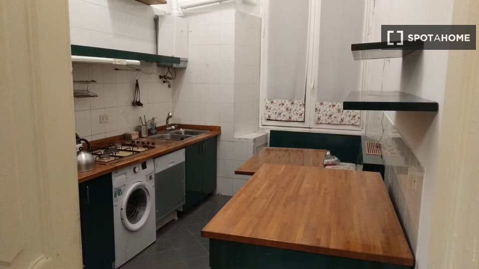 Immagine 3 di Camera condivisa in affitto  in Via Caffaro a Genova