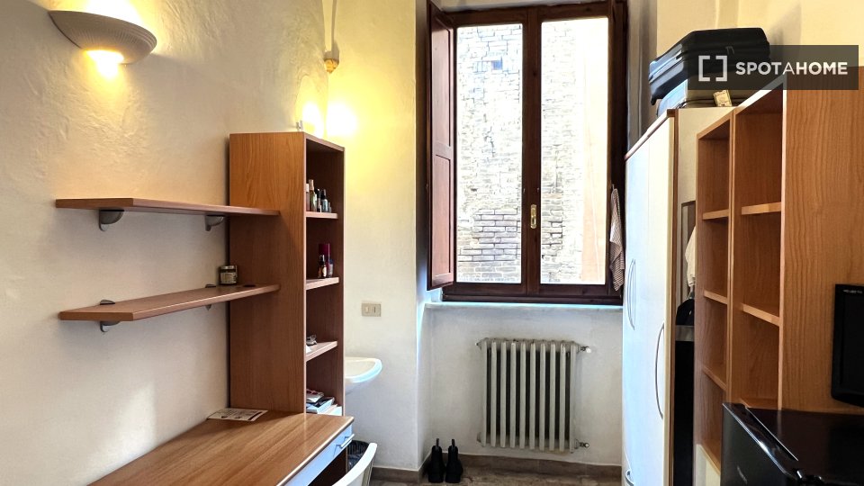 Immagine 16 di Residence in affitto  in Via del Porrione a Siena