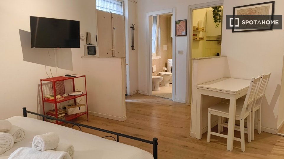 Immagine 5 di Ufficio in affitto  in Via Giovanni De Calvi, 00151 Roma RM, Italy a Roma